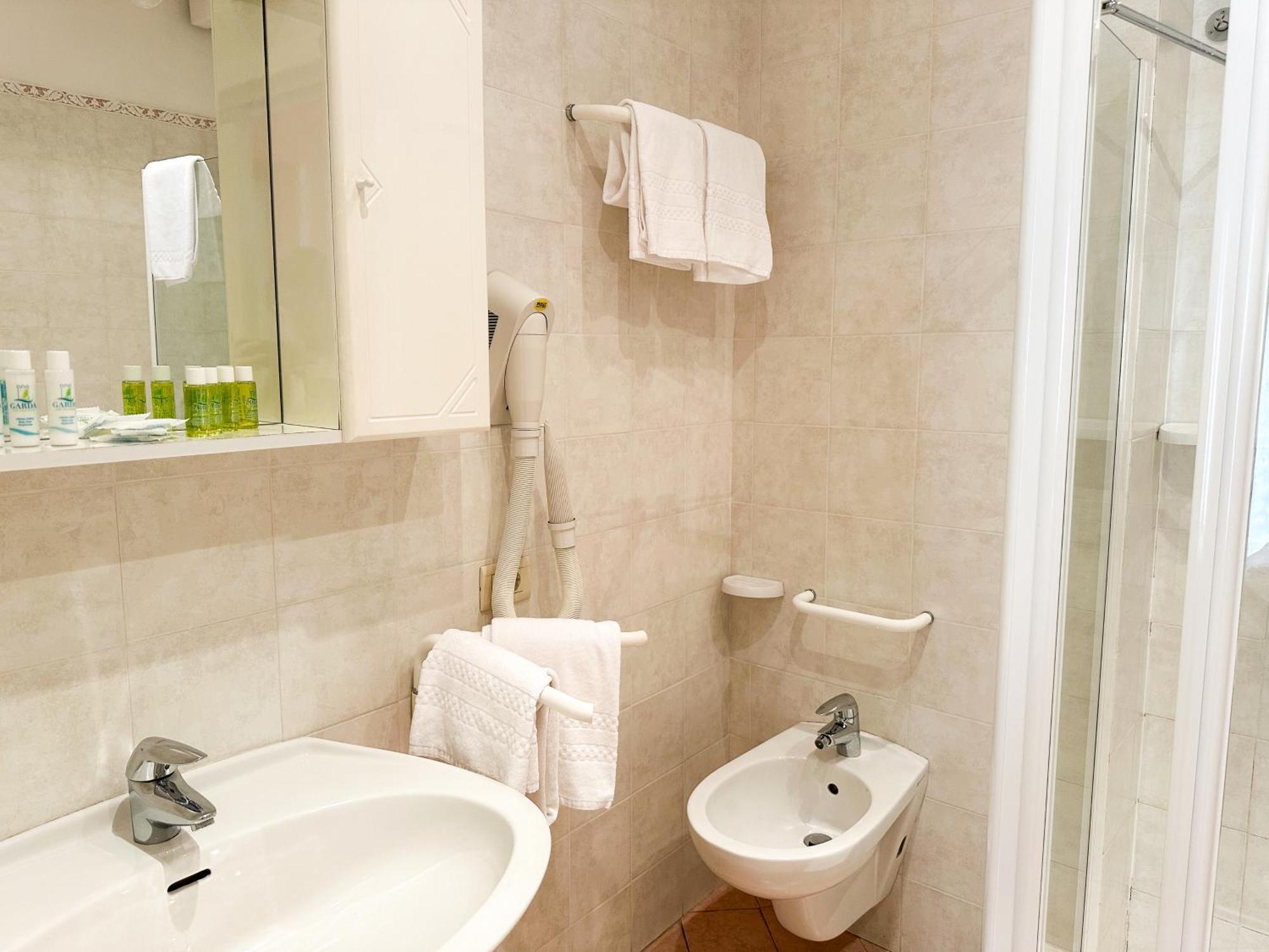 Hotel Bristol Riva del Garda Kültér fotó