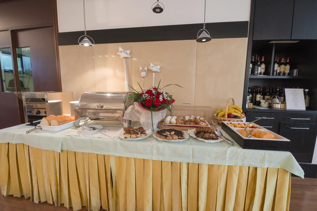 Hotel Bristol Riva del Garda Kültér fotó