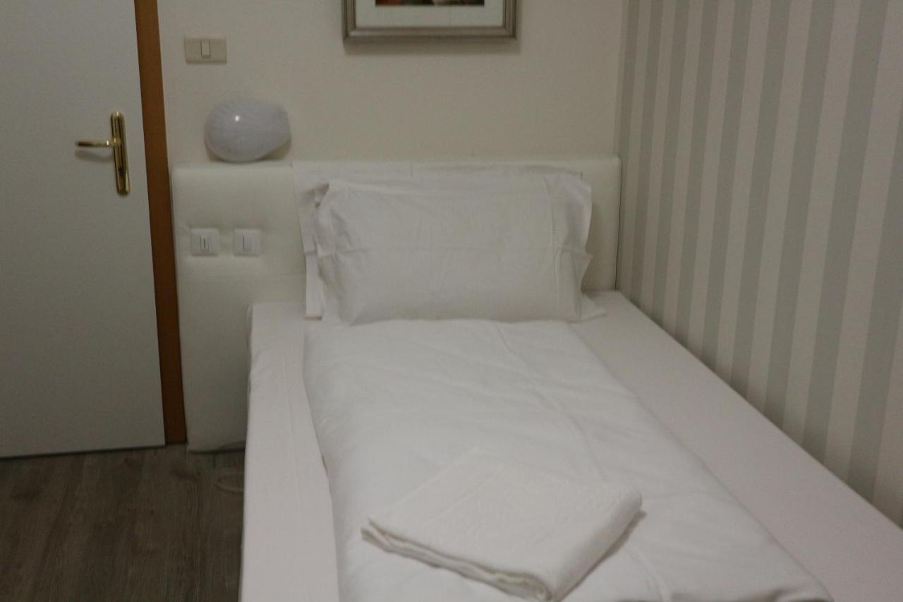 Hotel Bristol Riva del Garda Kültér fotó
